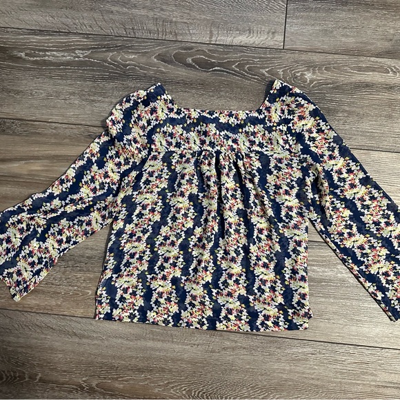 Jessica Simpson floral top/woman’s M/ square very flattering neck line/flowy - Picture 6 of 10